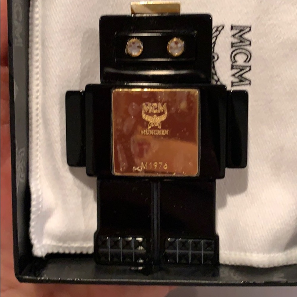 MCM robot brooch limited edition